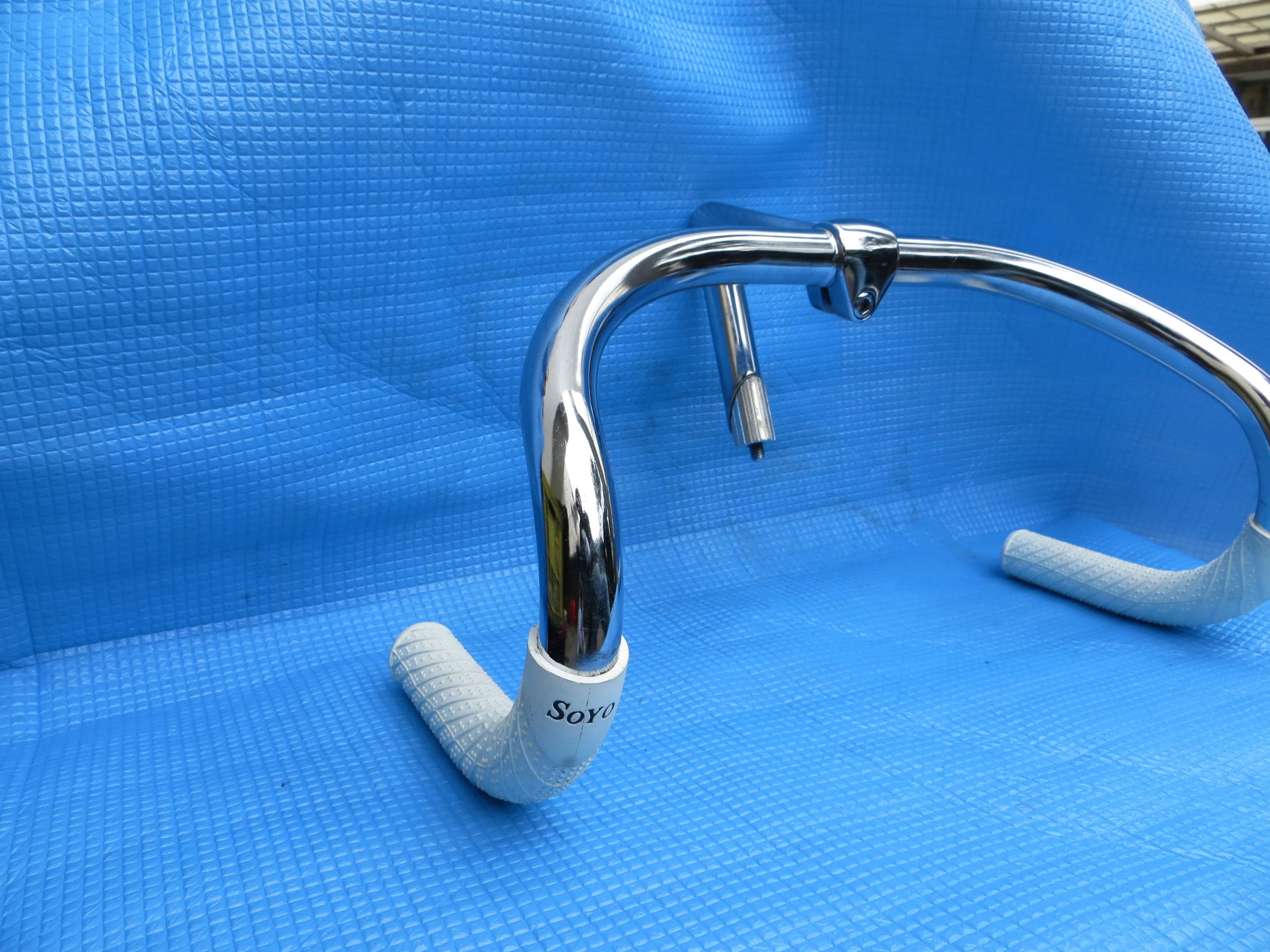 B123 370mm Steel NJS Handlebar, Nitto Jaguar, 115mm/58 degree Steel NJS Stem, Soyo Grips (23040202)